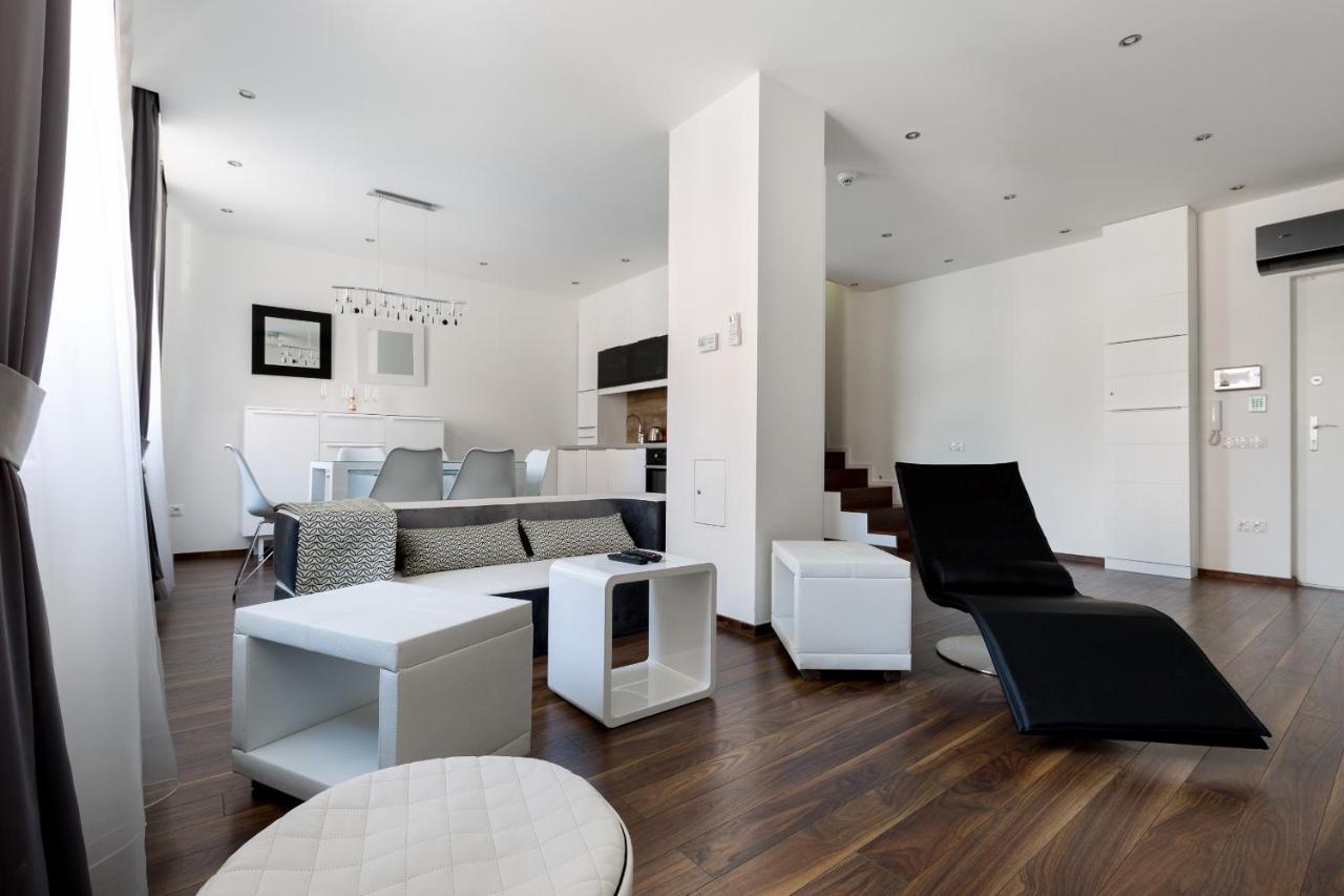 Apartment Square 2 Bedrooms - Michaelides Voeroesmarty Square Residences