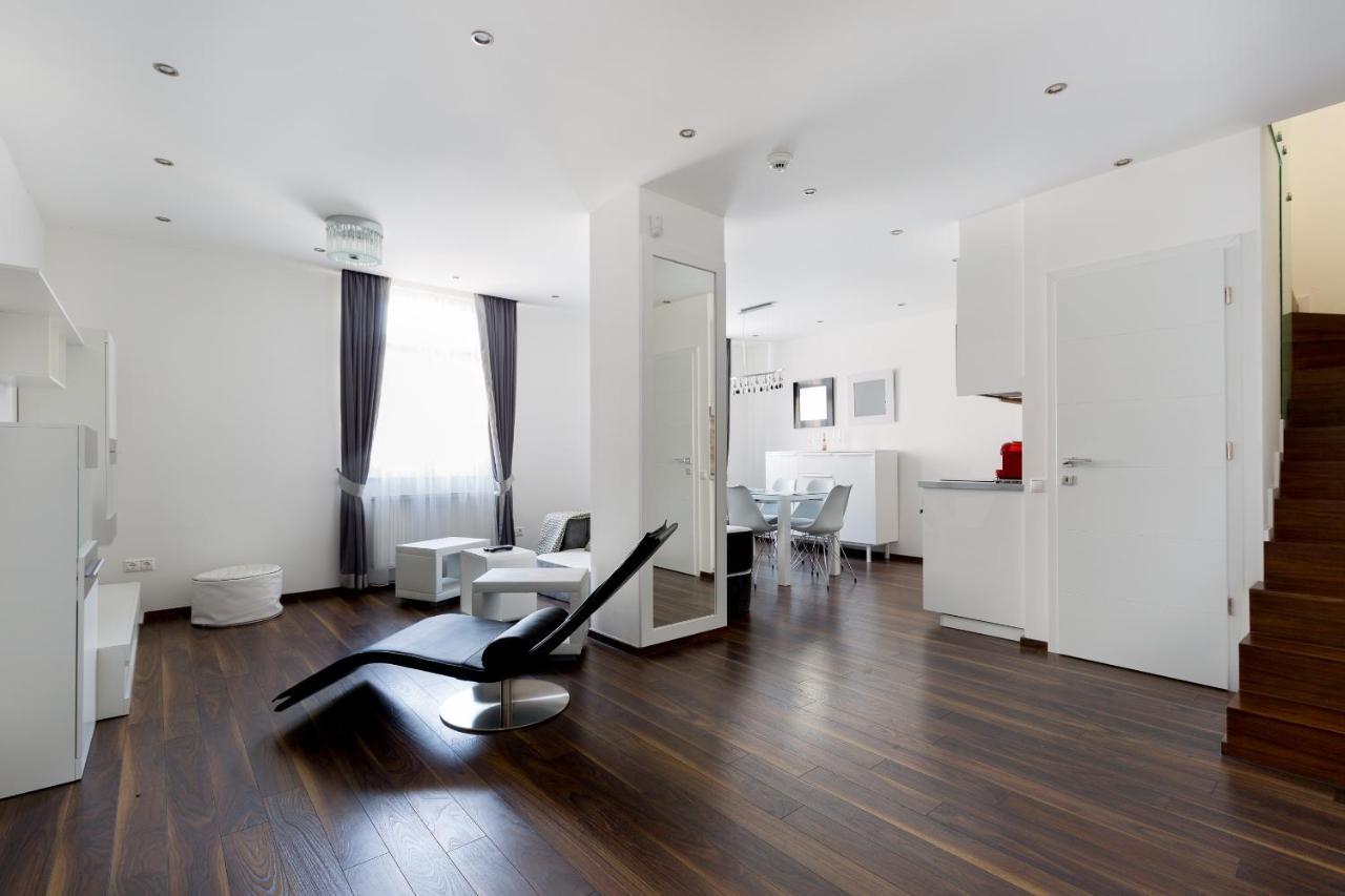 Apartment Square 2 Bedrooms - Michaelides Voeroesmarty Square Residences