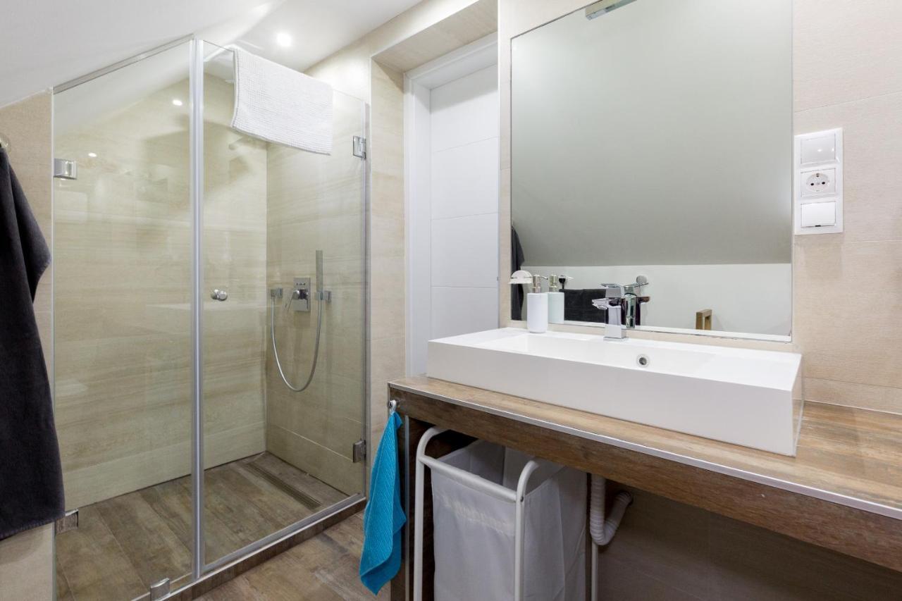 Apartment Square 2 Bedrooms - Michaelides Voeroesmarty Square Residences *