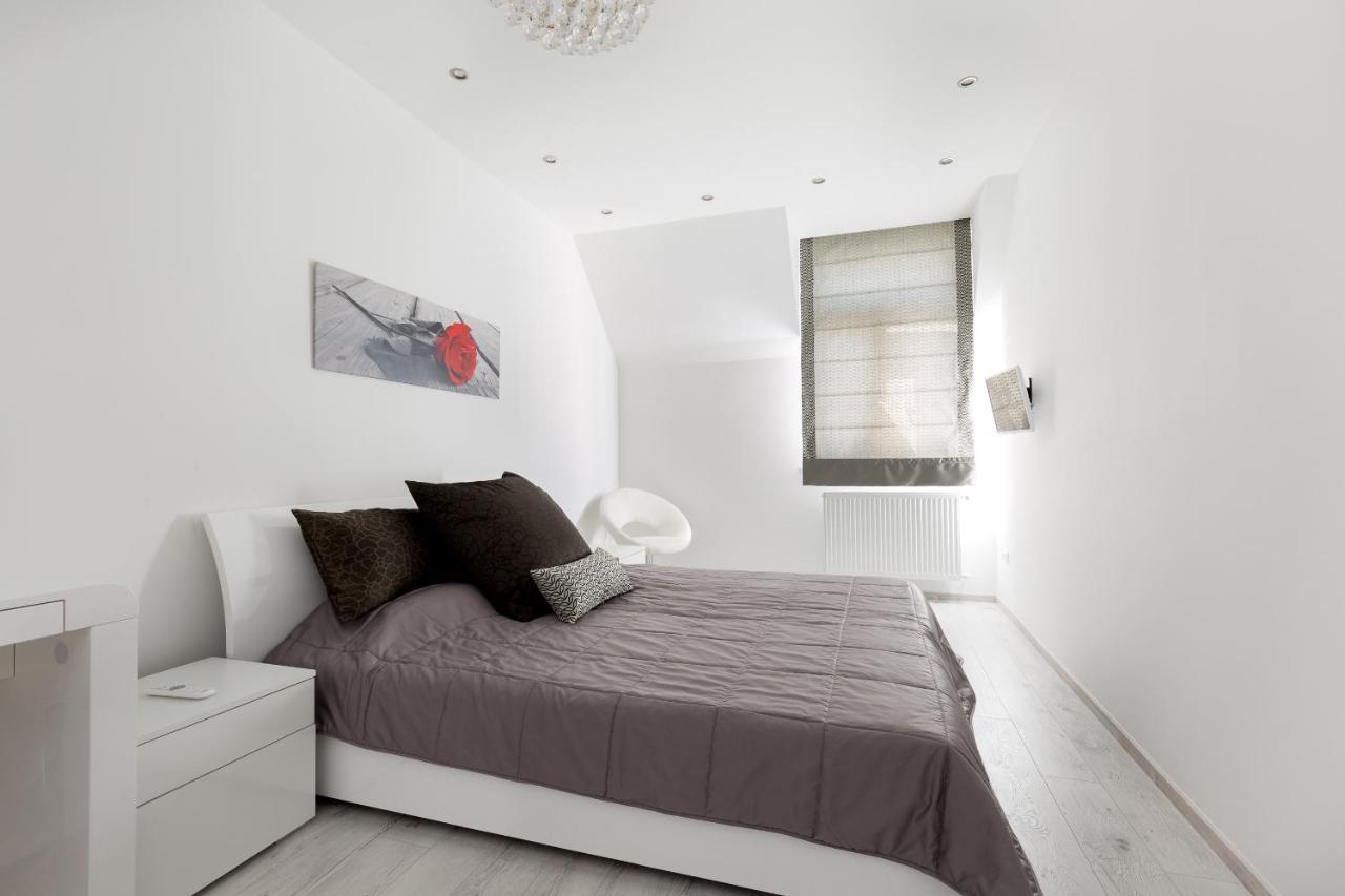 Square 2 Bedrooms - Michaelides Voeroesmarty Square Residences Apartment