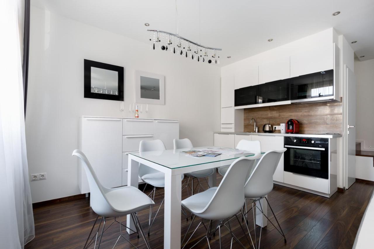 Apartment Square 2 Bedrooms - Michaelides Voeroesmarty Square Residences *